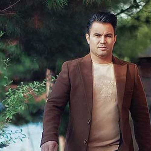 مجتبی آلاله شدم دلتنگ هوای گریه دارم دلم تنگه خدا خرابه حالم